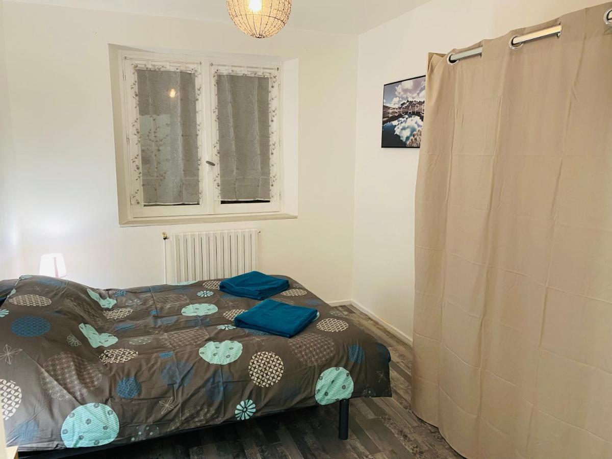 Studio 40M2 Plein Pied Avec Parking Jussac Bagian luar foto