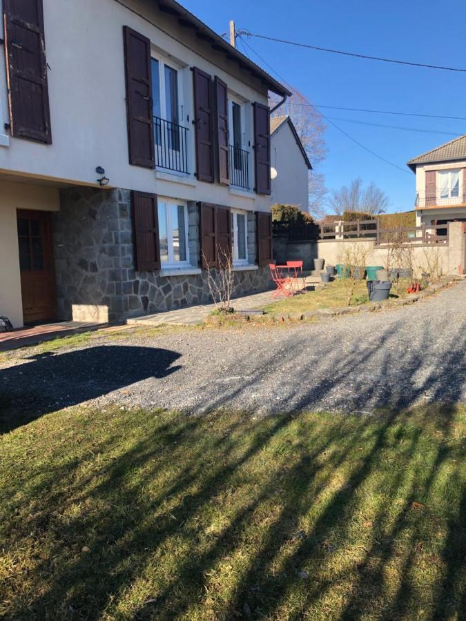 Studio 40M2 Plein Pied Avec Parking Jussac Bagian luar foto